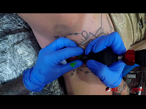 ❤️ Extremely tattooed hottie Sully Savage got a tattoo on her clitoris ️ Homemade porn at en-us.pornoklinge.ru ❌️❤